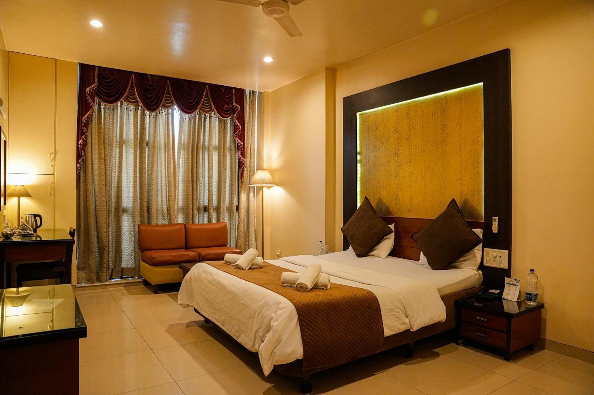 Hotel Viva Inn Yerandwane 外观 照片