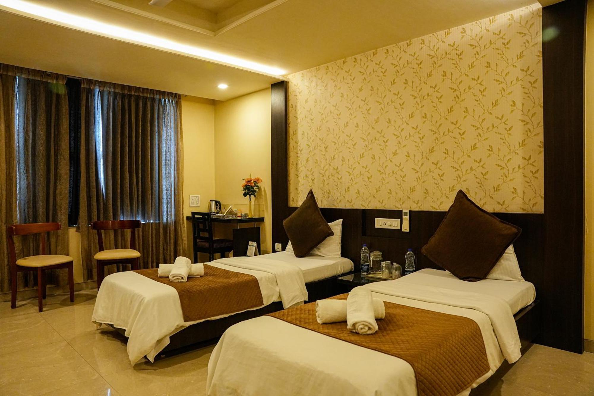 Hotel Viva Inn Yerandwane 外观 照片