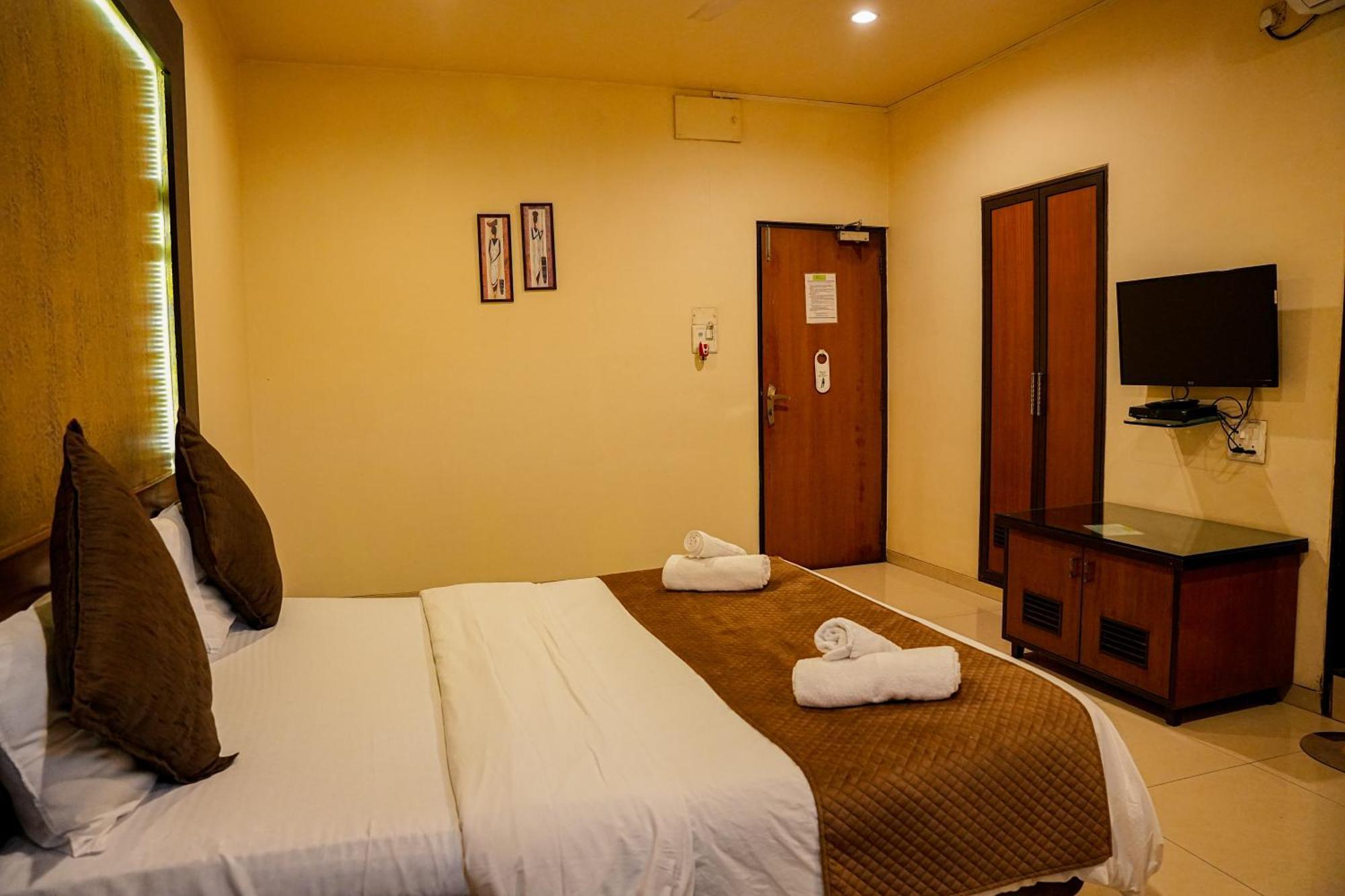Hotel Viva Inn Yerandwane 外观 照片