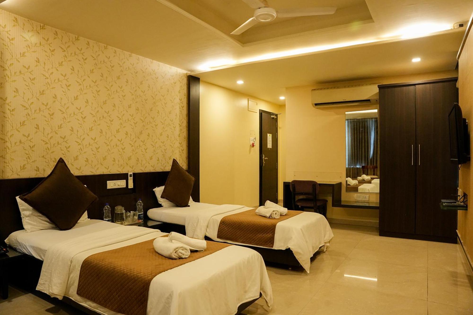 Hotel Viva Inn Yerandwane 外观 照片