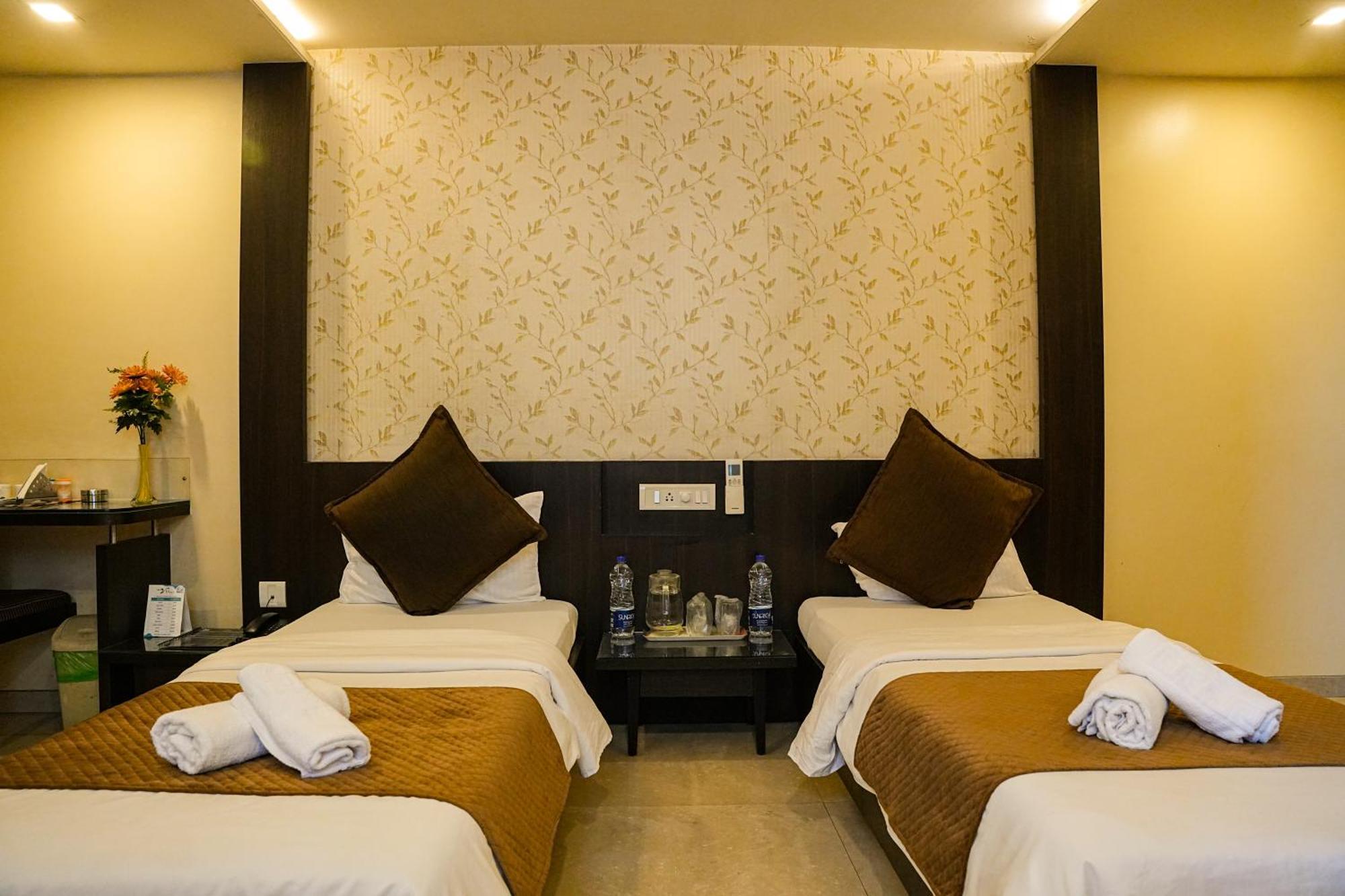 Hotel Viva Inn Yerandwane 外观 照片